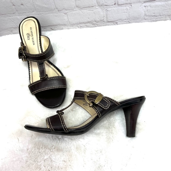 Anne Klein Shoes - 🛍️$5 Bundled |•ANNE KLEIN•| AK iFlex Slip On Brown Sandals w/ Gold Buckle